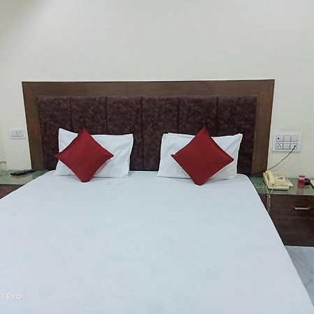 Hotel Ambassador Inn Gwalior Bagian luar foto