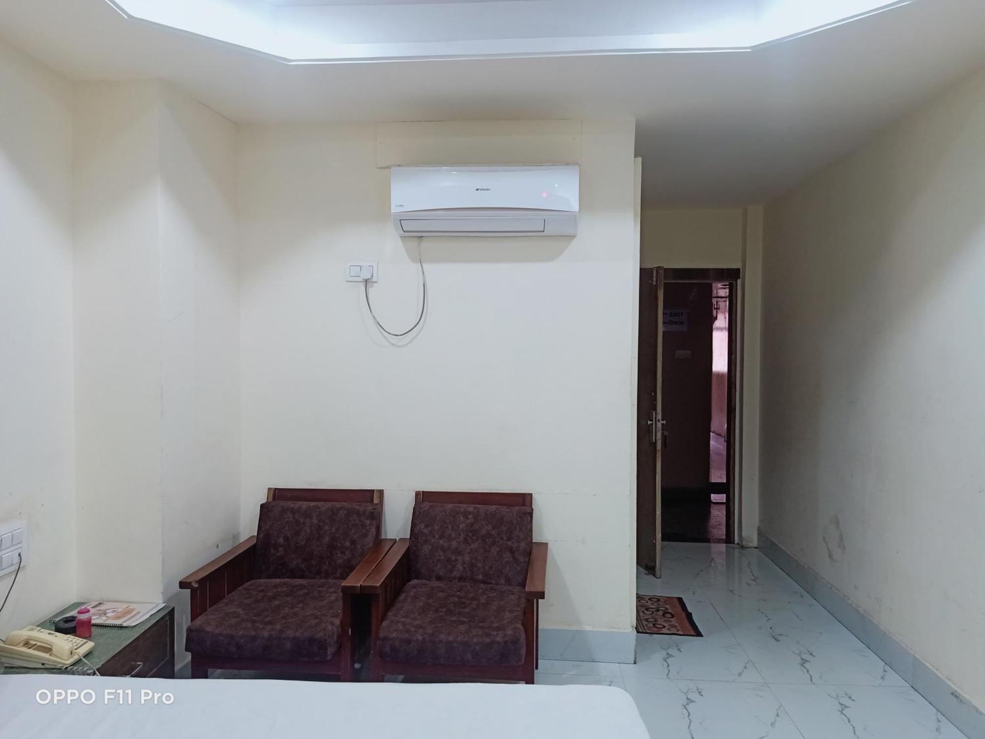 Hotel Ambassador Inn Gwalior Bagian luar foto