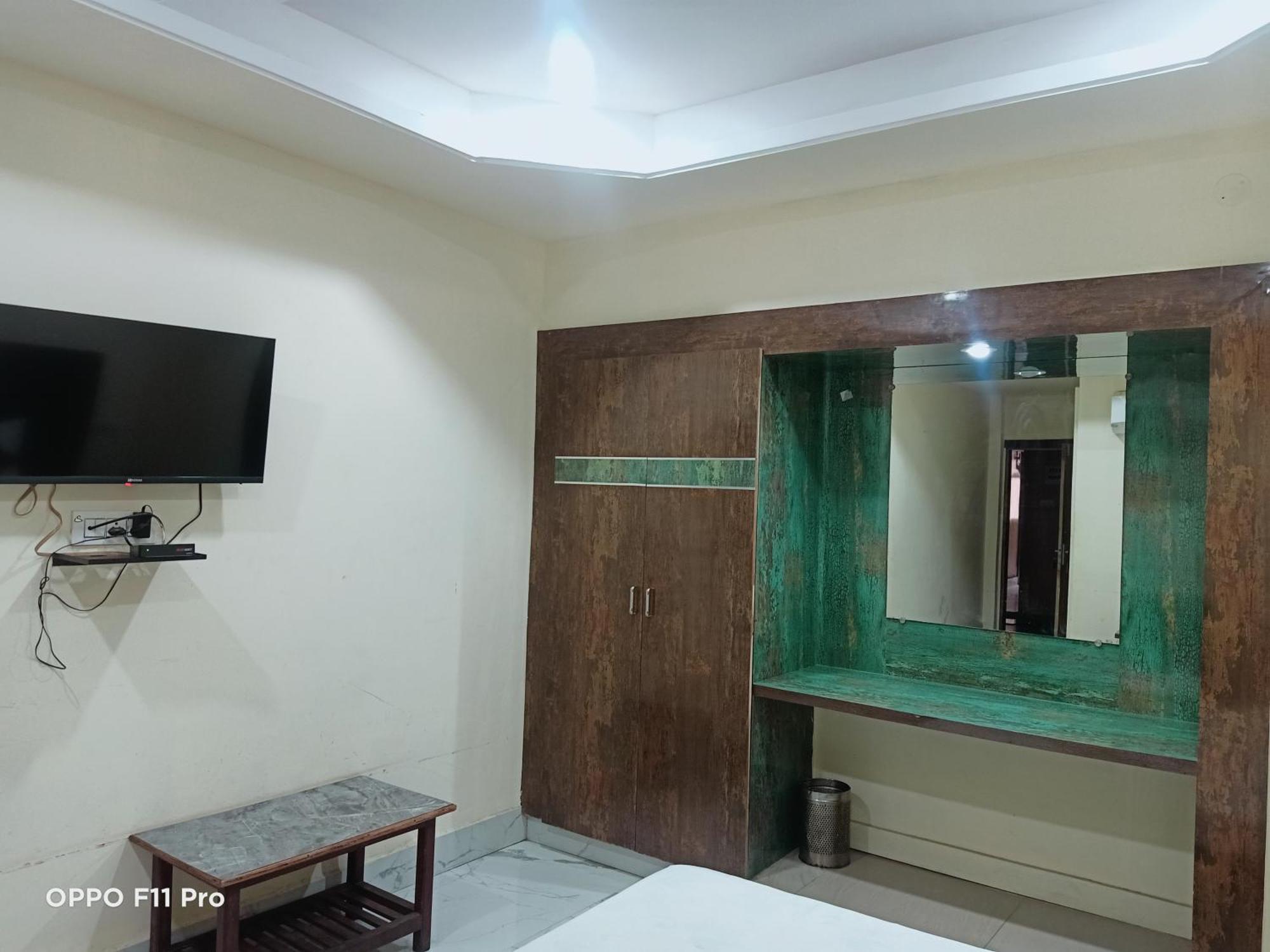 Hotel Ambassador Inn Gwalior Bagian luar foto