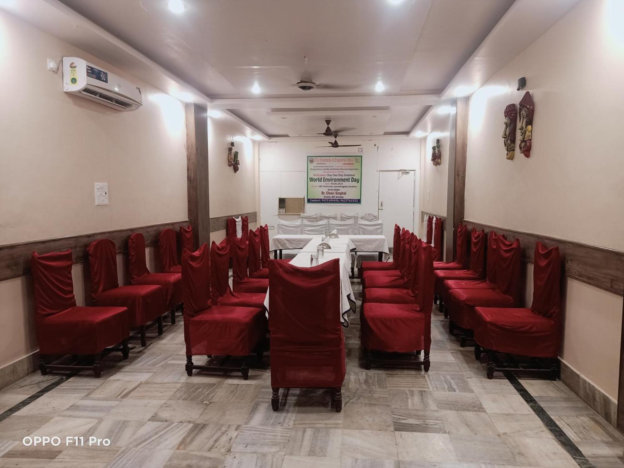 Hotel Ambassador Inn Gwalior Bagian luar foto