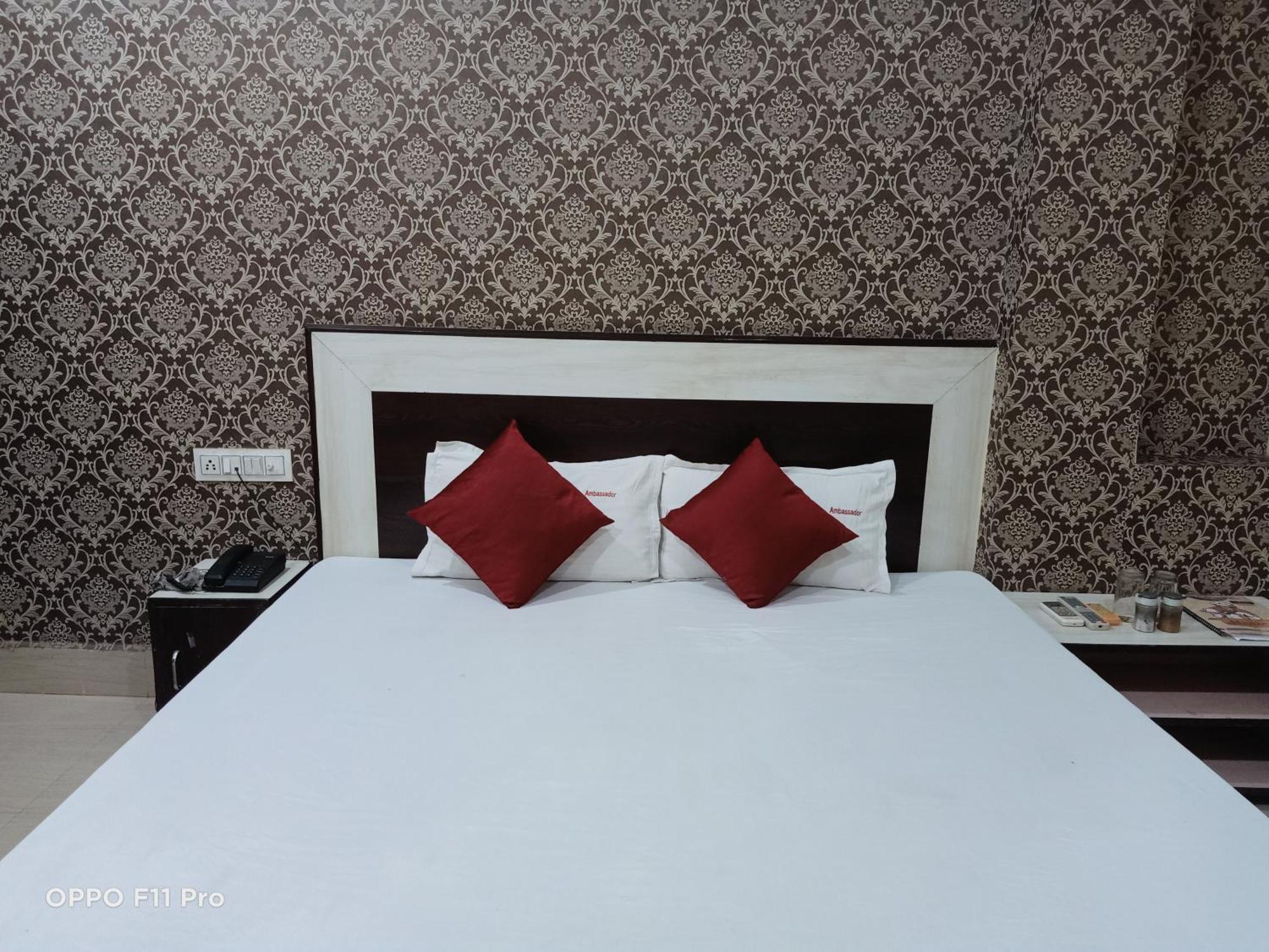 Hotel Ambassador Inn Gwalior Bagian luar foto