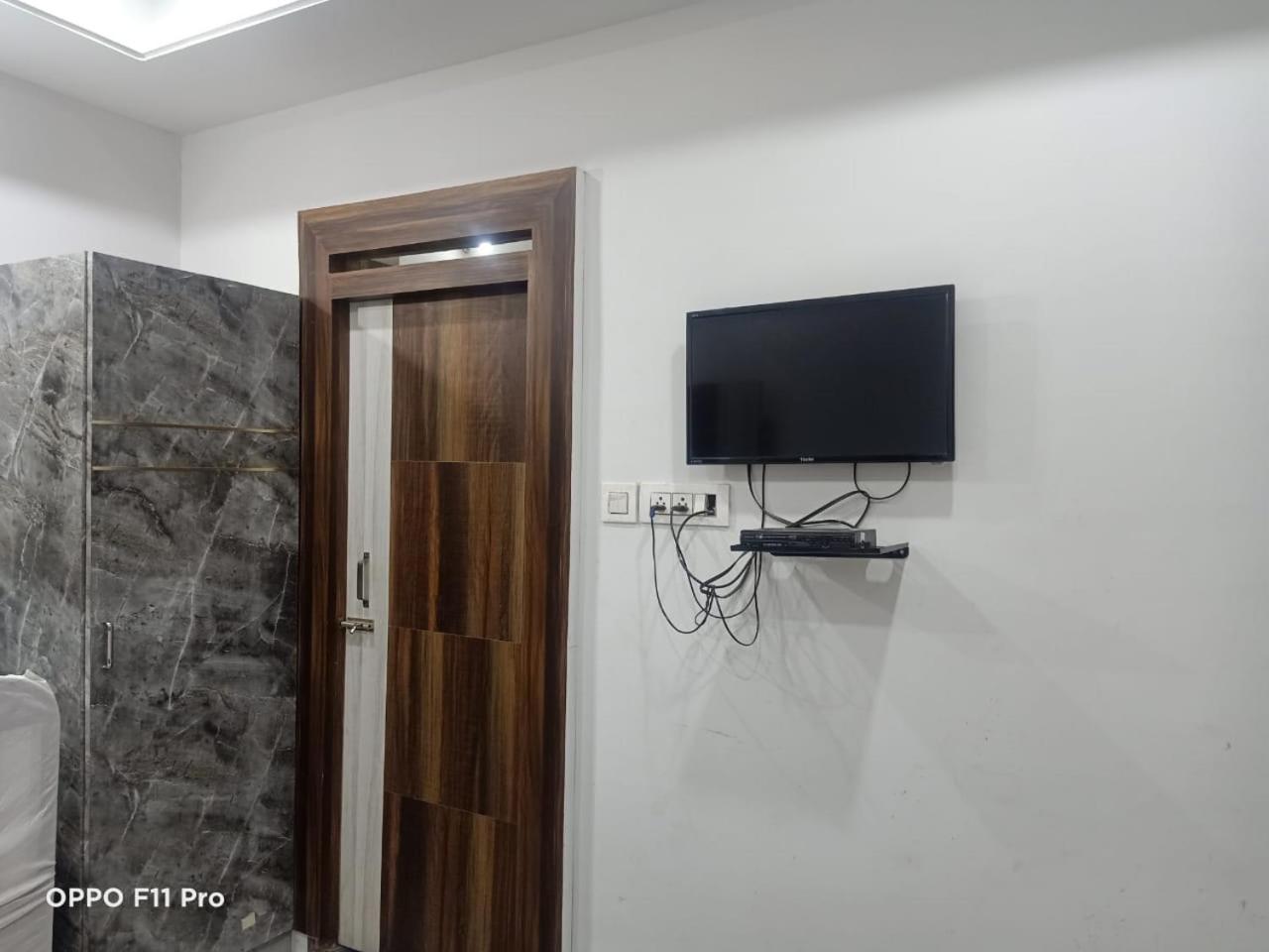 Hotel Ambassador Inn Gwalior Bagian luar foto