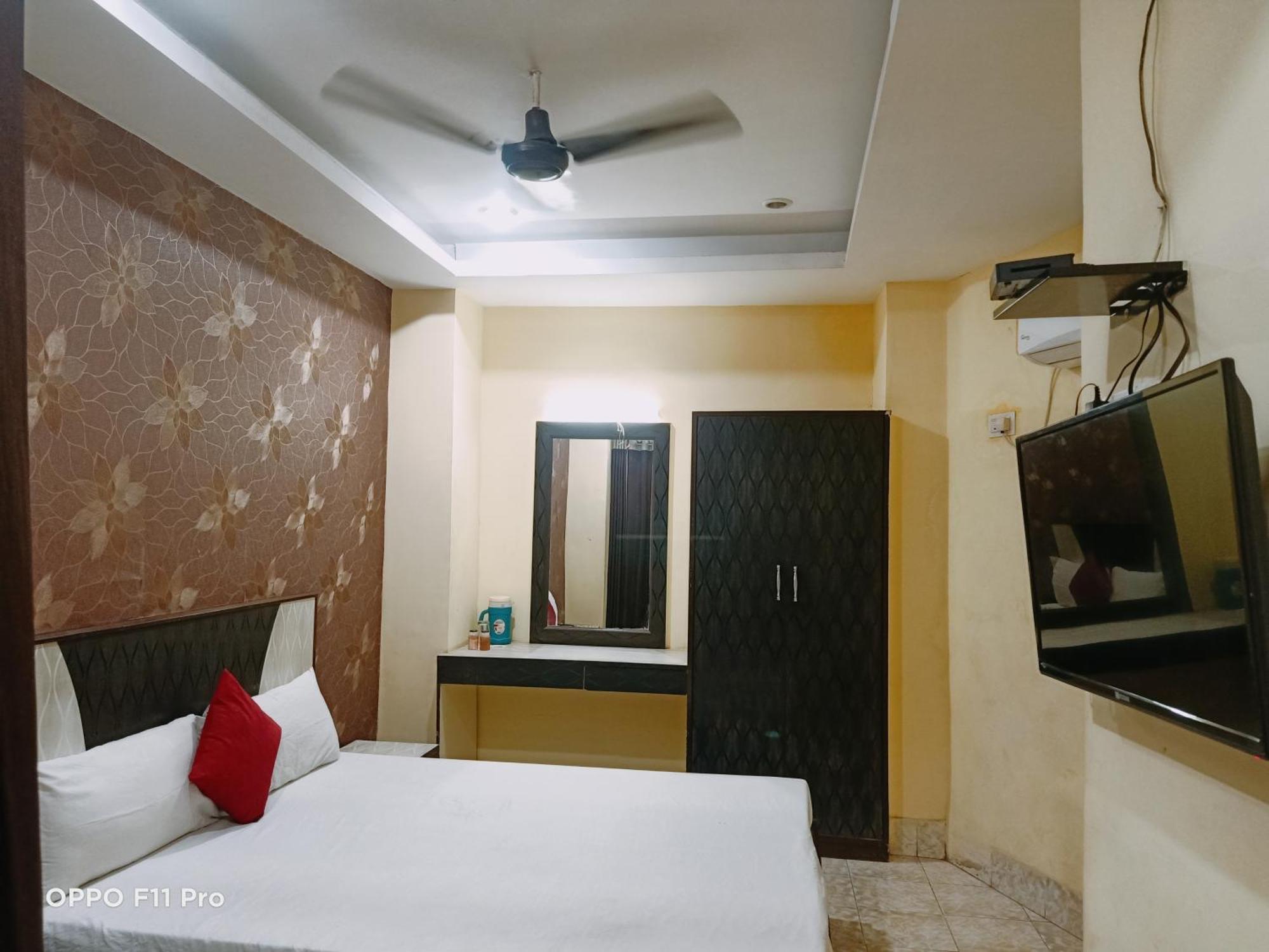 Hotel Ambassador Inn Gwalior Bagian luar foto