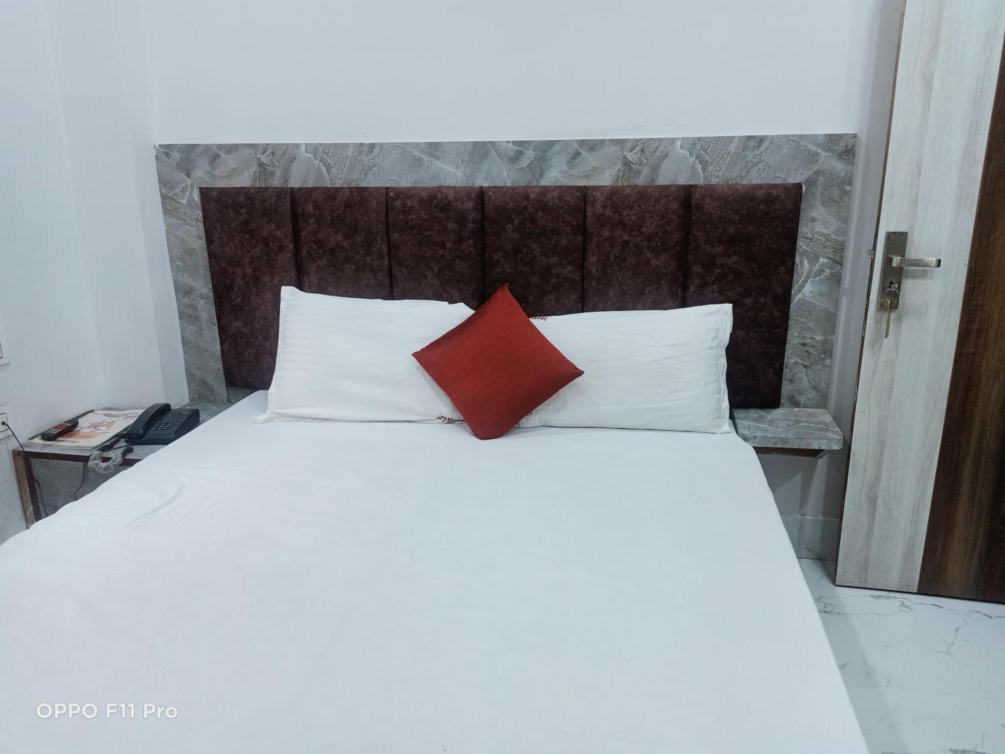 Hotel Ambassador Inn Gwalior Bagian luar foto