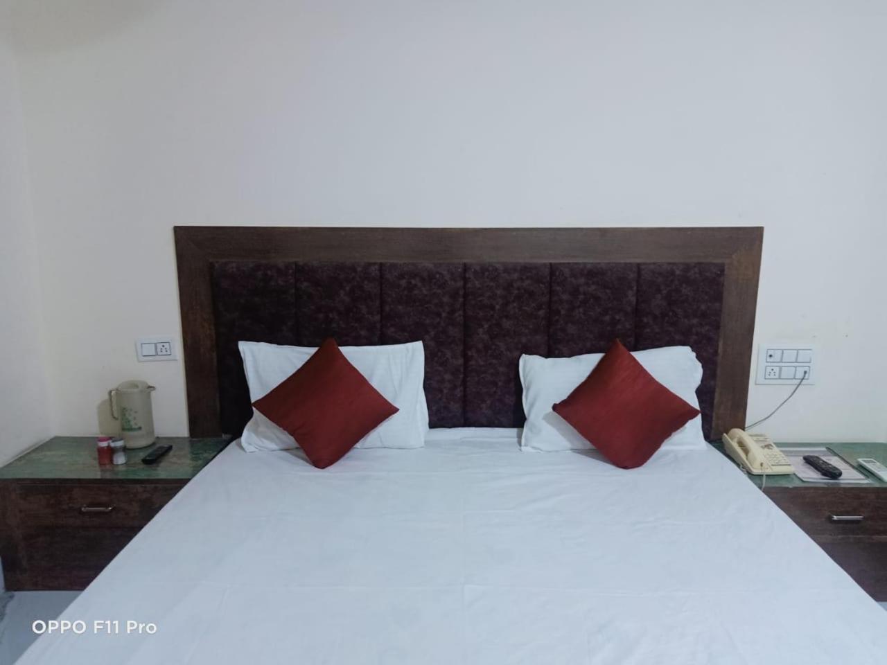 Hotel Ambassador Inn Gwalior Bagian luar foto
