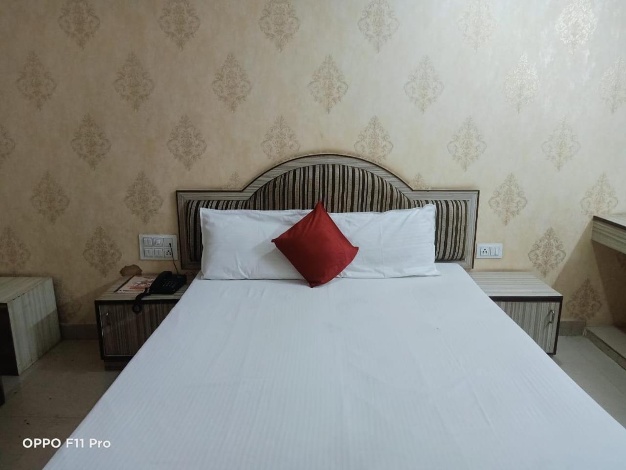 Hotel Ambassador Inn Gwalior Bagian luar foto